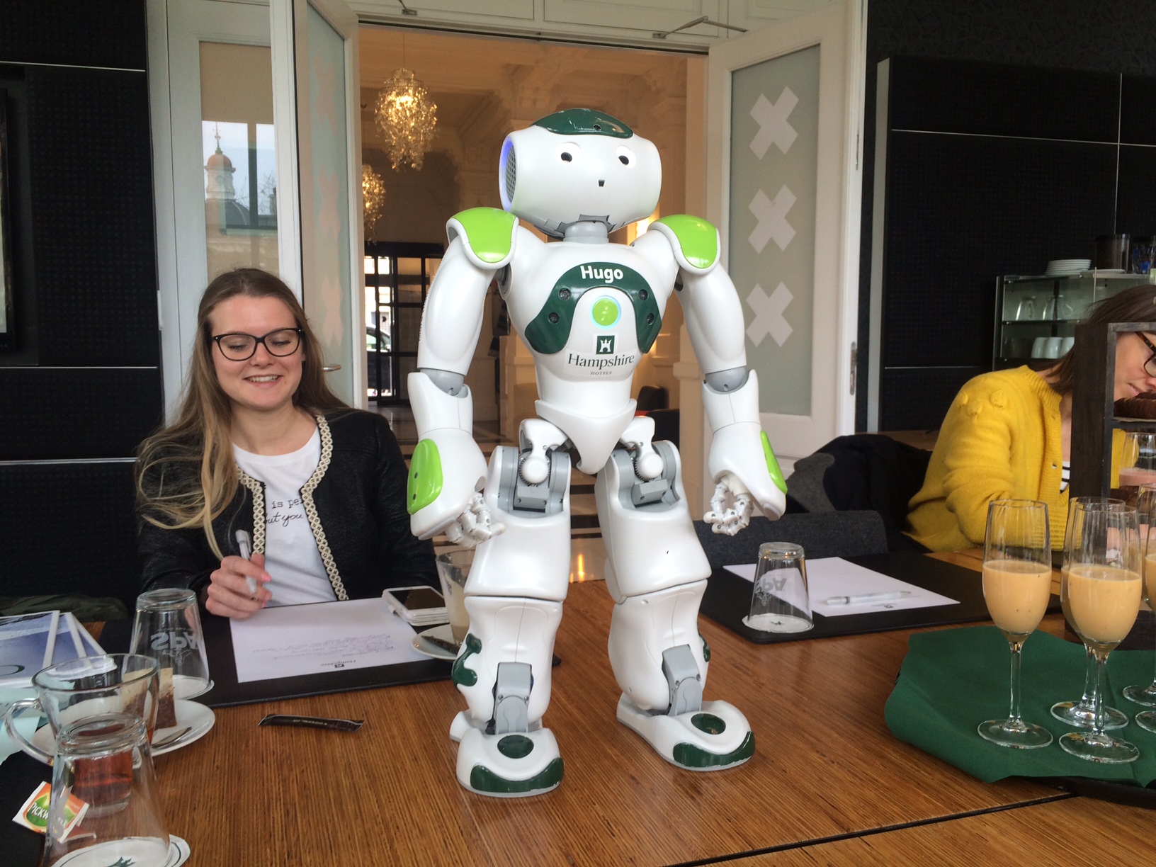 Robot 'Hugo' op zijn eerste werkdag. Foto: Rogier Dankerlui