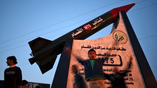 Een monument voor een veelgebruikte raket in Gaza-stad. EPA