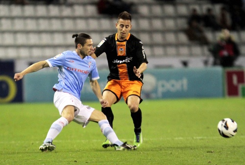 Danijel Pranjic (L). EPA