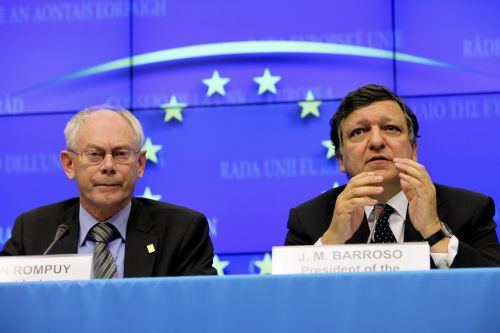 EU-president Herman Van Rompuy (L) en voorzitter JosÃ© Manuel Barroso van de Europese Commissie. EPA