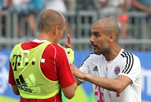 Archiefbeeld Guardiola (R) en Robben. EPA