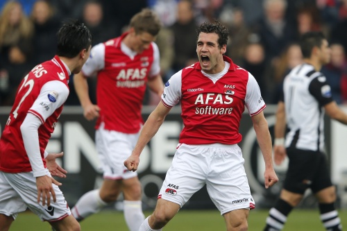 AZ-speler Dirk Marcellis (R) in de wedstrijd tegen Heracles.