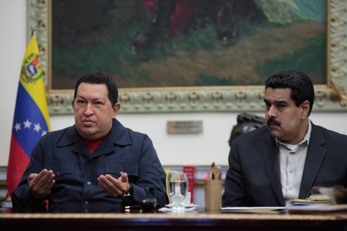 President Chávez (L) en vicepresident Maduro (R). EPA