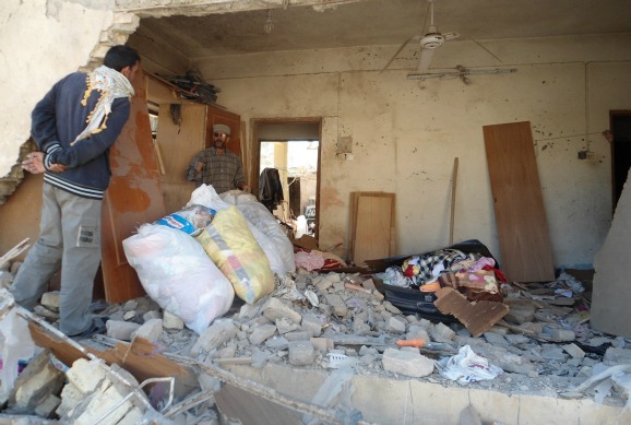 De gevolgen van een bomexplosie in Baquba in maart