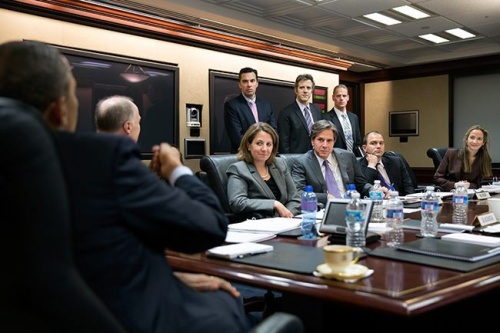 Ben Rhodes (2e rechts) met o.a. president Obama in het Witte Huis. EPA