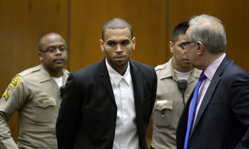 Chris Brown tijdens een hoorzitting in augustus van dit jaar. EPA