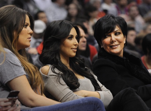 Kim Kardashian (M), Khloé Kardashian (L) en Kris Jenner (R). EPA