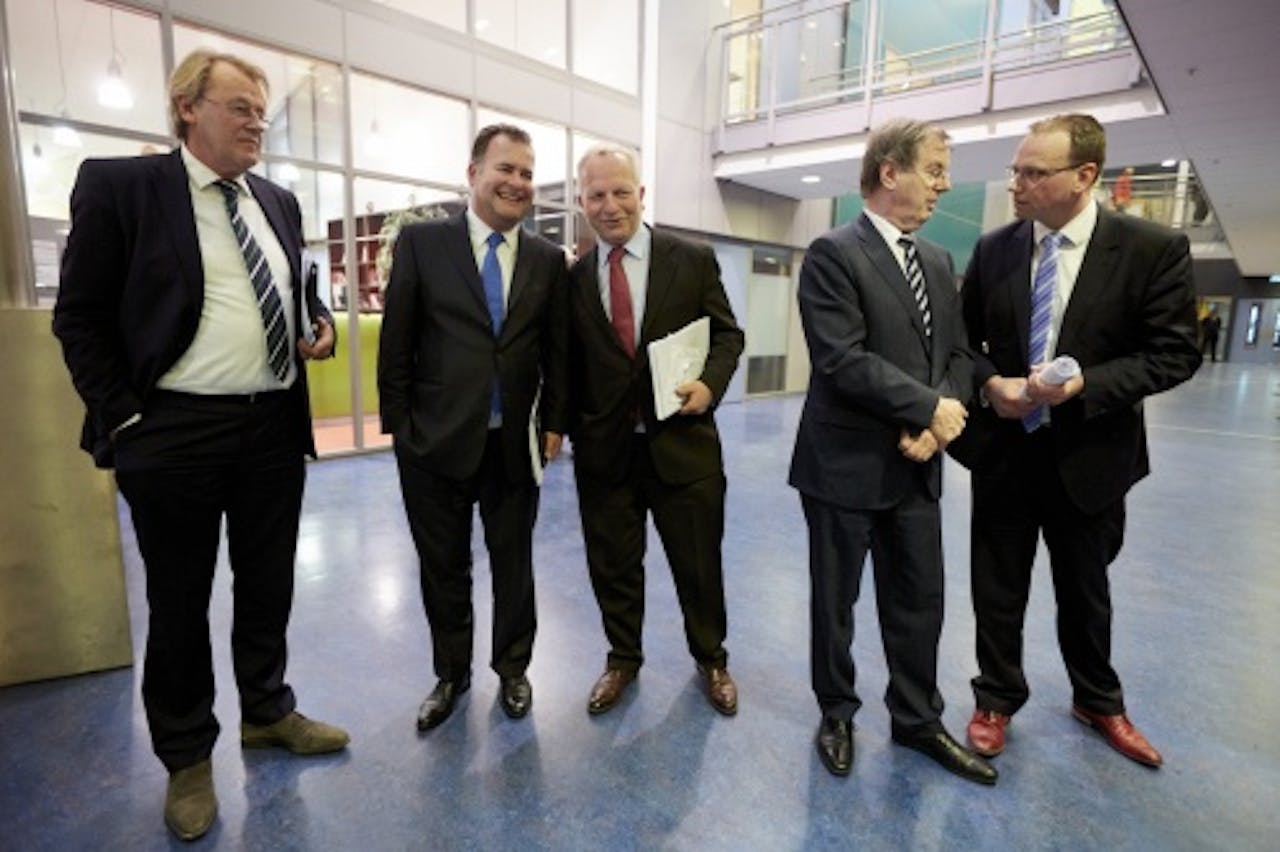 Jaap Smit van CNV, Hans Biesheuvel van MKB Nederland, Albert Jan Maat van LTO Nederland, voorman Bernard Wientjes van VNO-NCW en FNV-voorzitter Ton Heerts (van links naar rechts). ANP
