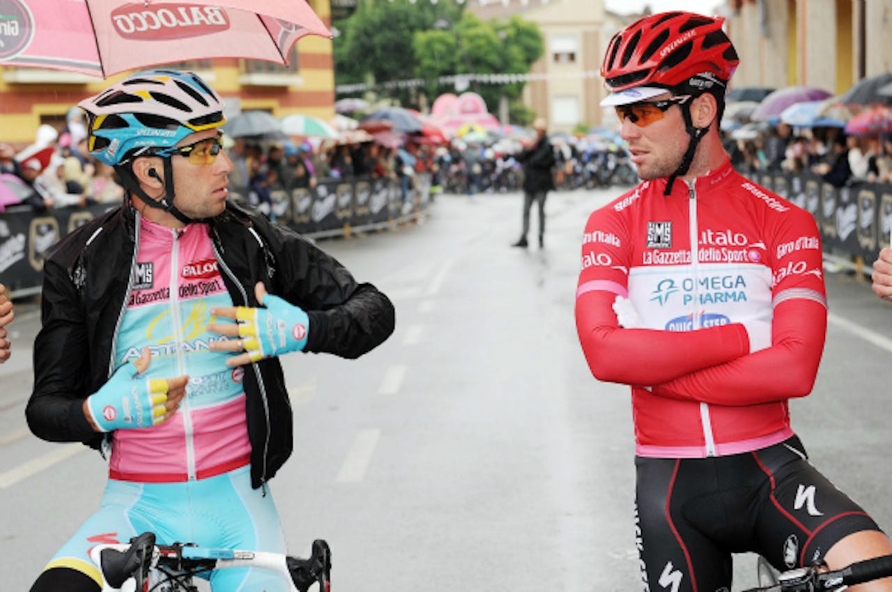 Vincenzo Nibali en Mark Cavendish aan de start van de 14e etappe
