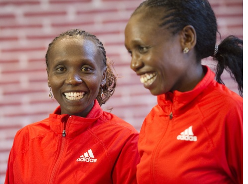 De zusjes Hilda (R) en Sylvia Kibet. ANP