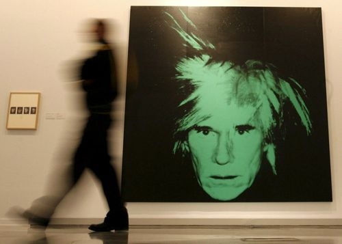 Een zelfportret van Andy Warhol uit 1986. EPA