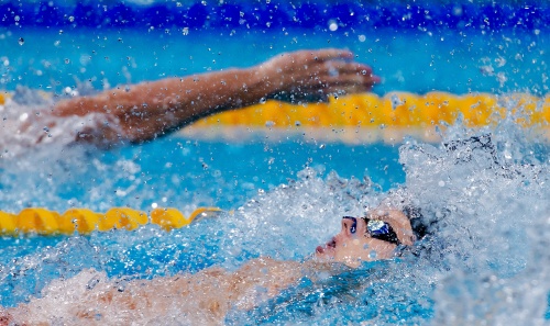 Bastiaan Lijesen in actie tijdens de series van de 50 meter rugslag op het WK zwemmen in Barcelona, ANP