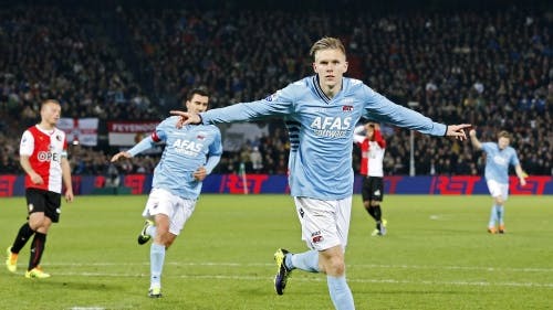 Aron JÃ³hannsson van AZ juicht nadat hij de 2-2 heeft gescoord uit een penalty tegen Feyenoord. ANP PRO SHOTS