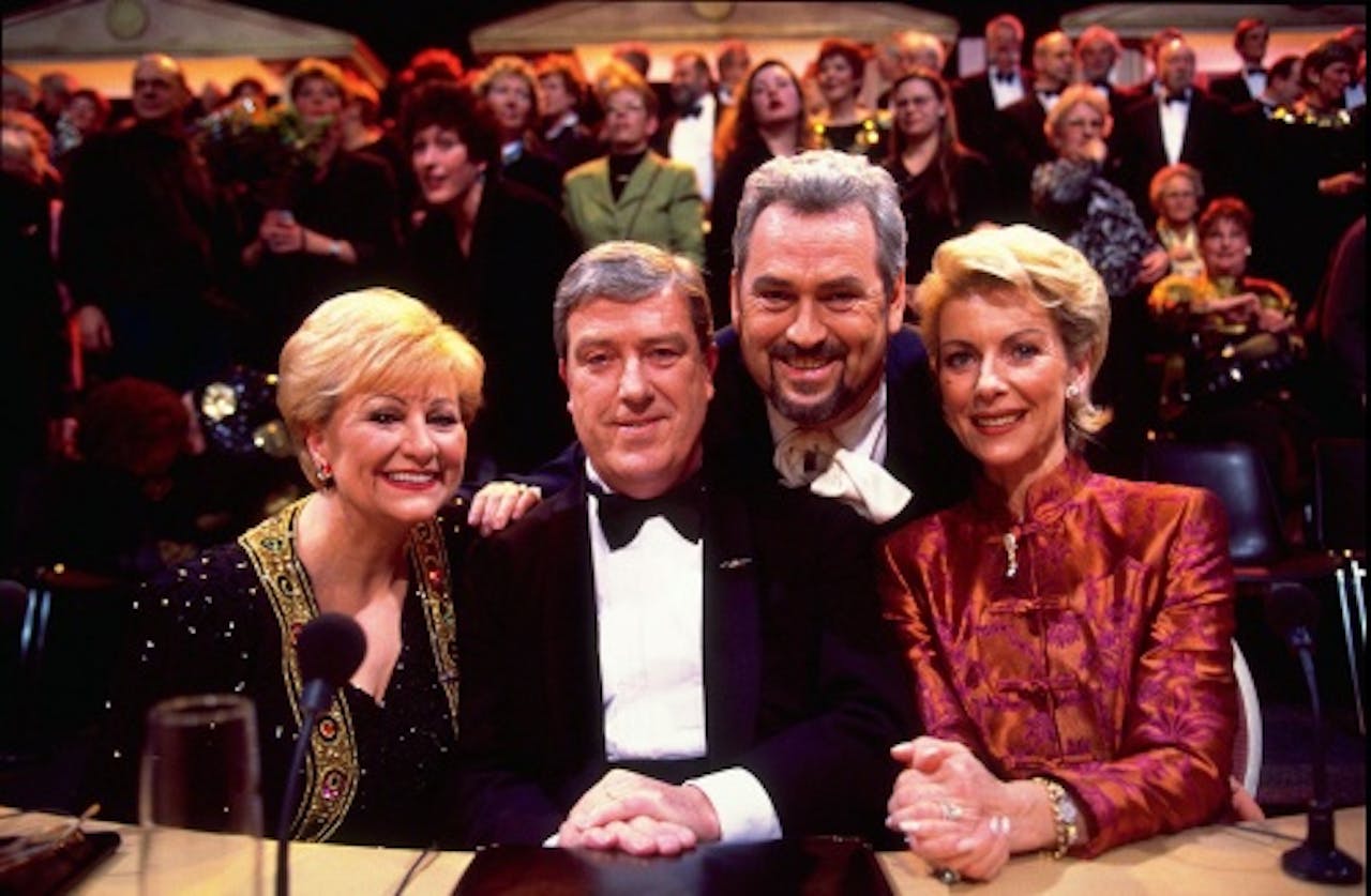 Marjon Lambriks (uiterst rechts) in het tv-programma Una Voce Particolare op een archieffoto uit 1998. ANP KIPPA