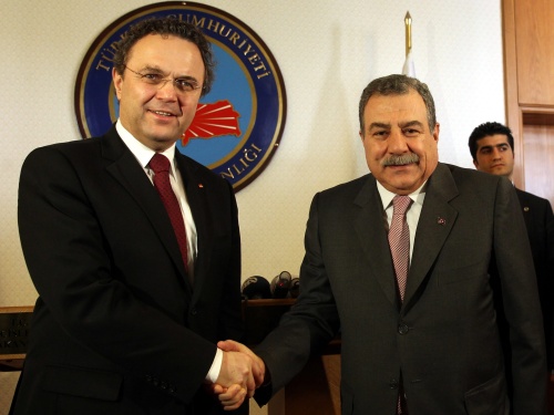 Muammer Güler (R). EPA