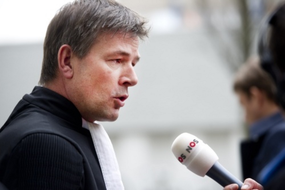 Tjalling van der Goot, advocaat van verdachte Robert M. staat de pers te woord bij de rechtbank in Amsterdam. ANP