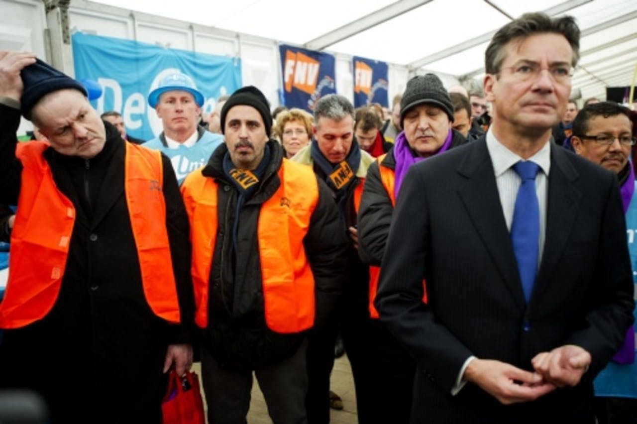 Minister Maxime Verhagen bij de manifestatie van medewerkers van NedCar op het Malieveld in Den Haag. ANP
