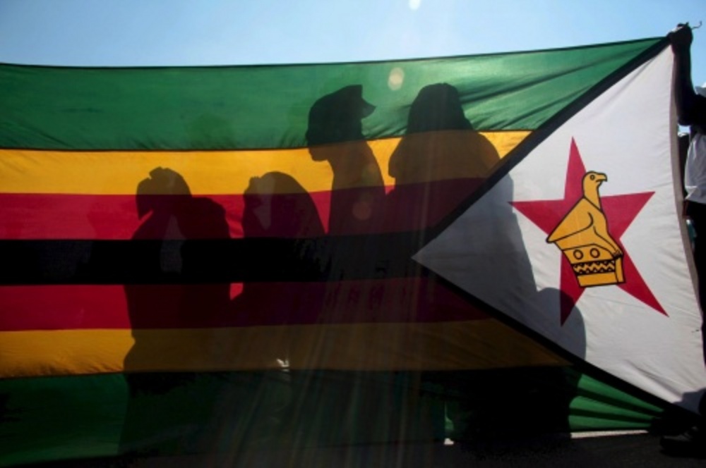 Vlag van Zimbabwe op archiefbeeld. EPA