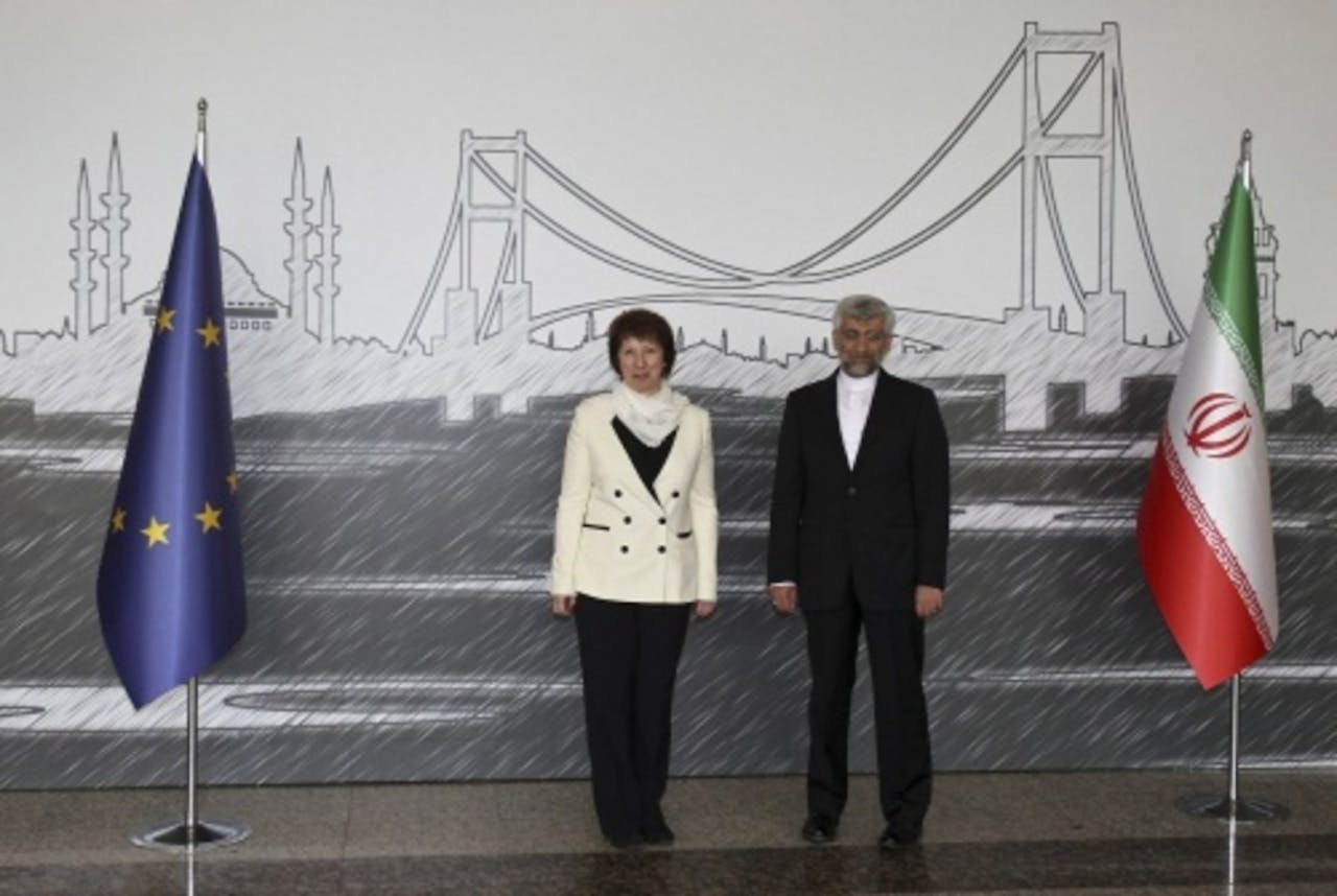 De buitenlandcoördinator van de Europese Unie, Catherine Ashton (L), en de Iraanse hoofdonderhandelaar Saeed Jalili (R). EPA