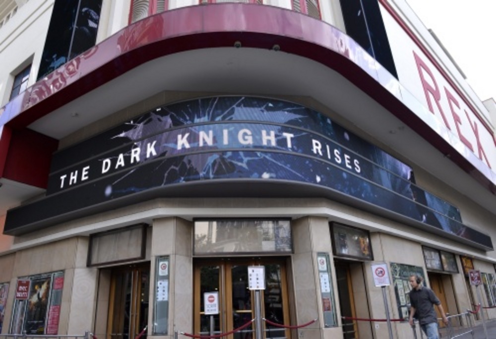 Archiefbeeld van een bioscoop in Parijs waar de nieuwe Batman-film werd gedraaid. EPA