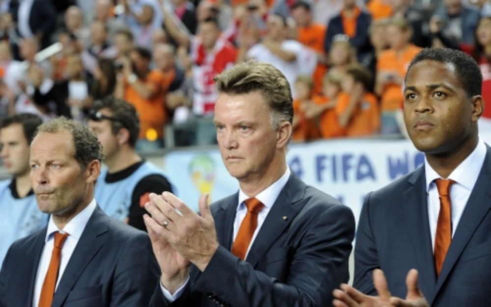 Bondscoach Louis van Gaal (M) en zijn assistenten Danny Blind (L) en Patrick Kluivert (R) van Oranje. ANP