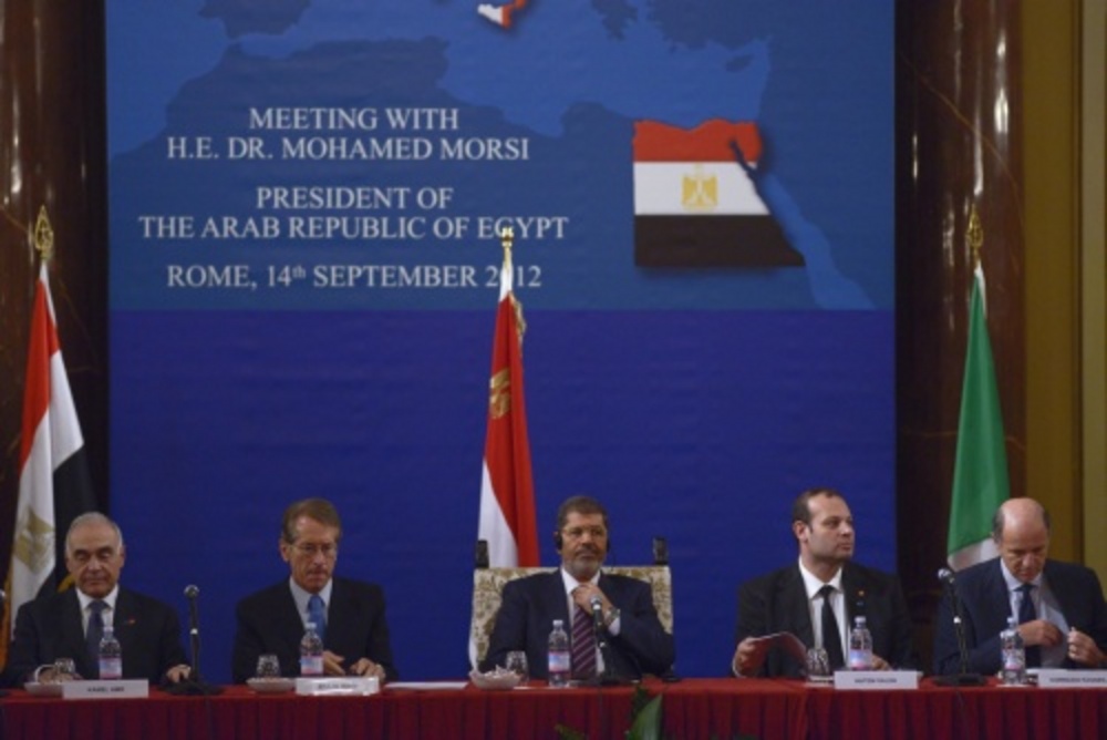 Hatem Saleh (tweede van rechts). EPA
