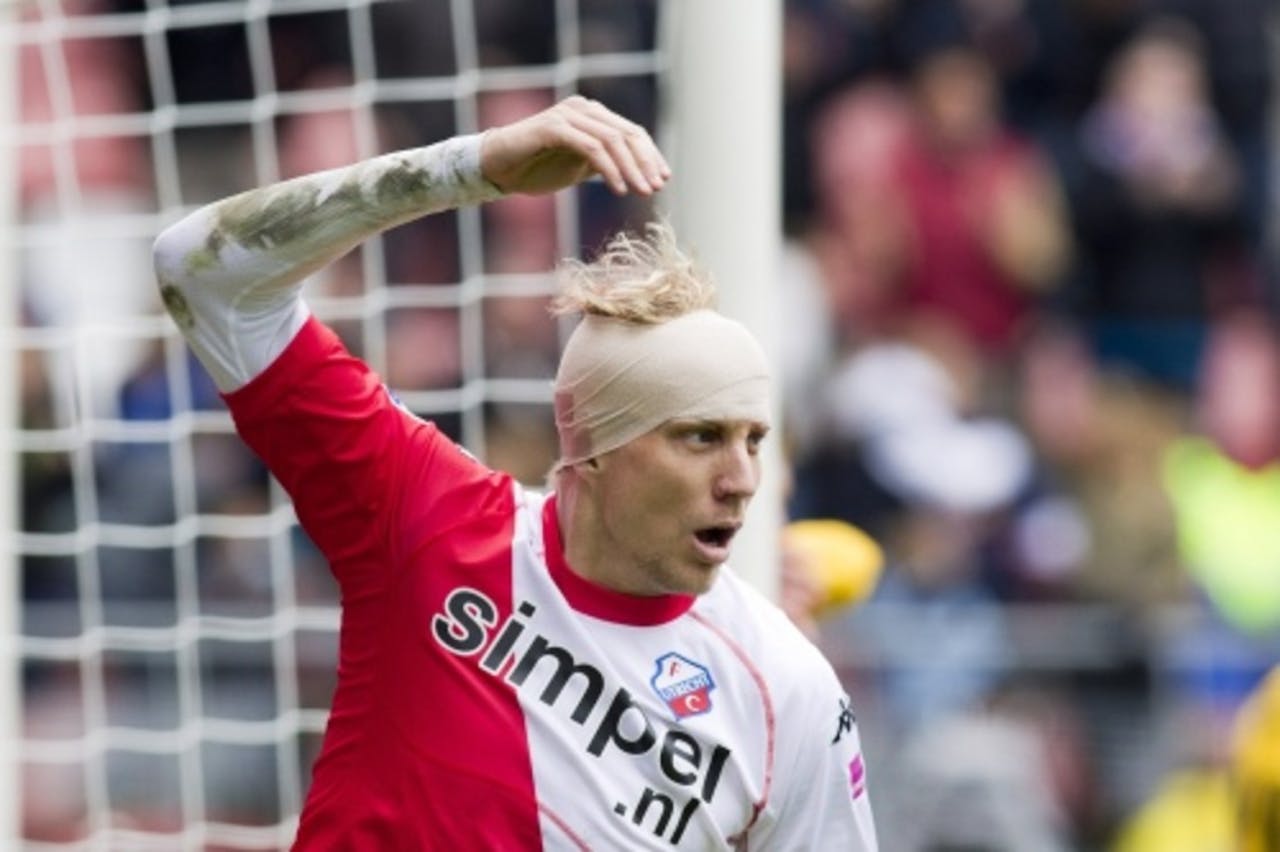 Frank Demouge van FC Utrecht liep tijdens het duel met VVV-Venlo een hoofdblessure op. ANP PRO SHOTS