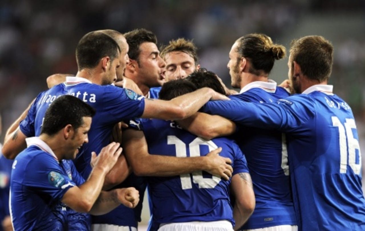 De spelers van ItaliÃ« vieren de 1-0 van Antonio Cassano tegen KroatiÃ«. EPA