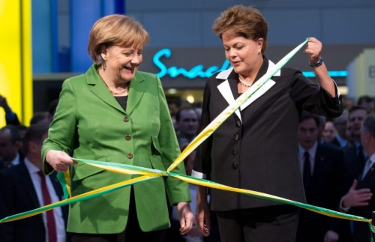 Rousseff (R) en Merkel. EPA
