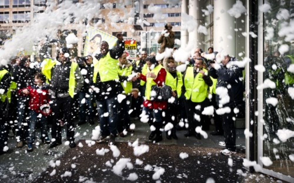 Archiefbeeld van schoonmakers die actie voeren voor een betere cao. ANP