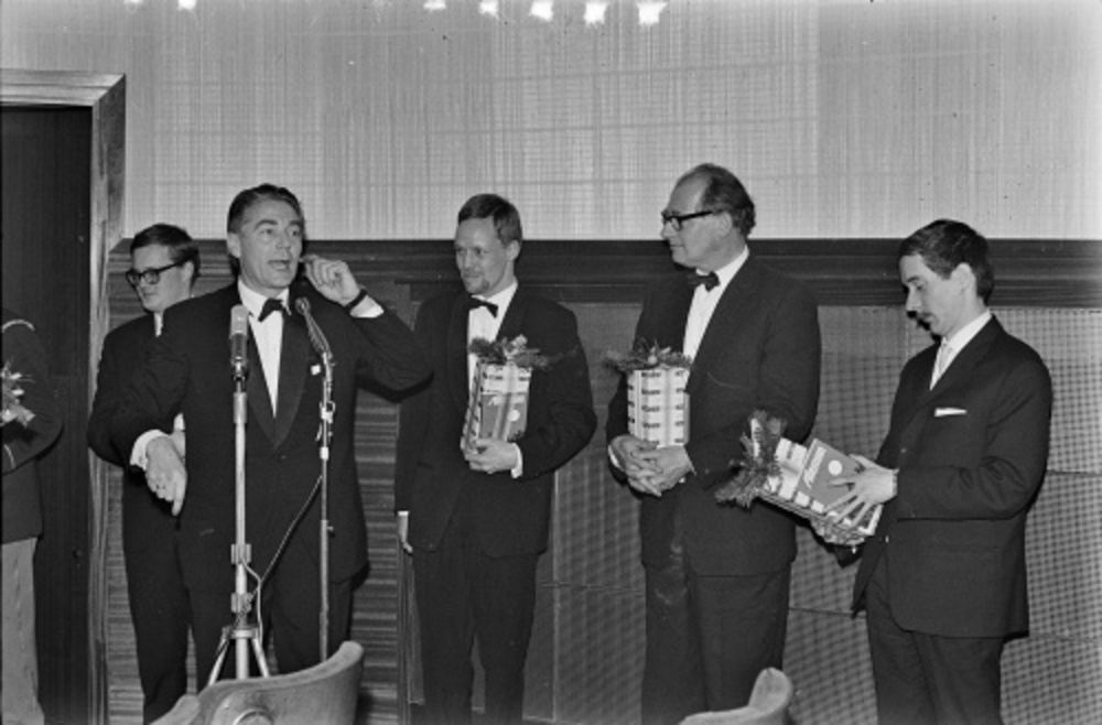 Otto Ketting (R) met Bert Haanstra (L) in 1963. ANP archiefbeeld.