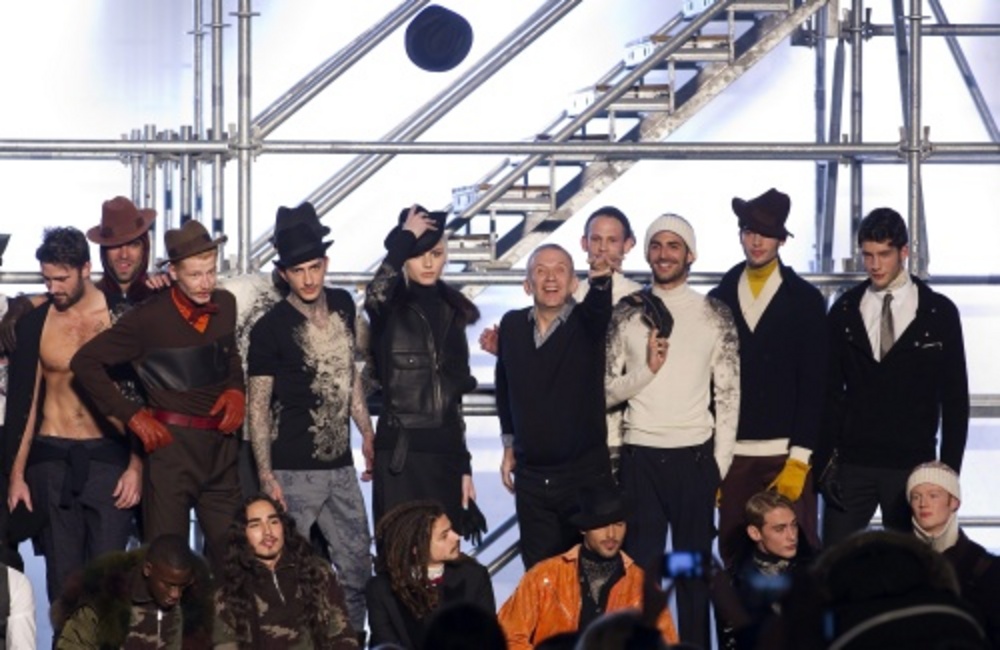 Jean-Paul Gaultier (M) op archiefbeeld. EPA