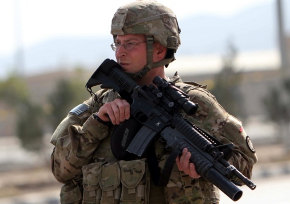 Een Amerikaanse NAVO-militair in Kabul (archieffoto, oktober 2011). EPA