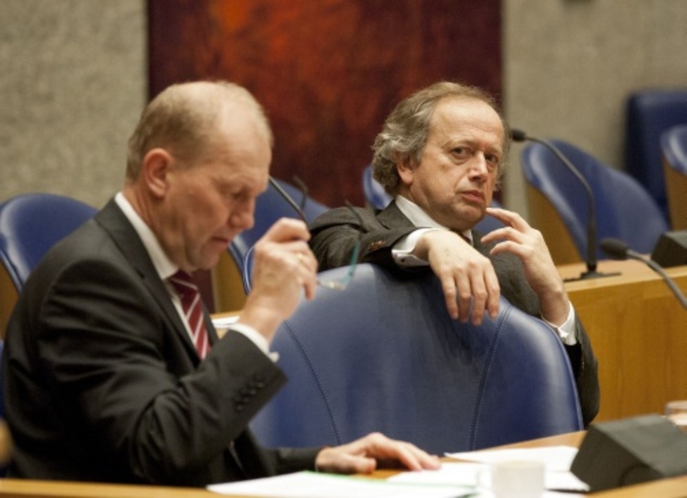 Staatssecretarissen Joop Atsma (L) en Henk Bleker. ANP 