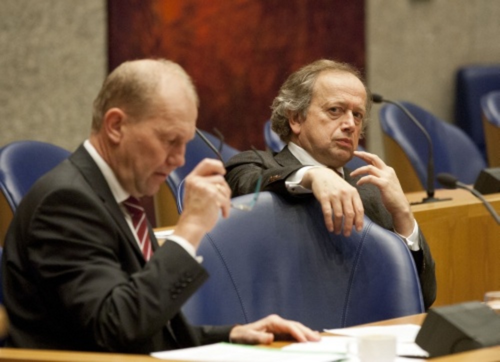 Staatssecretarissen Joop Atsma (L) en Henk Bleker. ANP