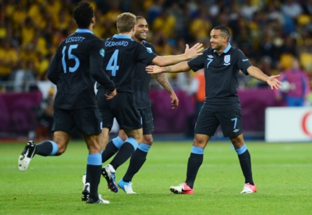 Theo Walcott (R). EPA