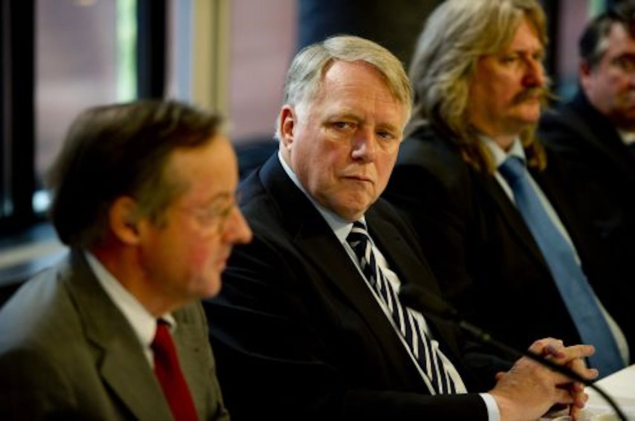 Curatoren van de DSB Bank geven een persconferentie over de compensatieregeling, op 19 september. ANP