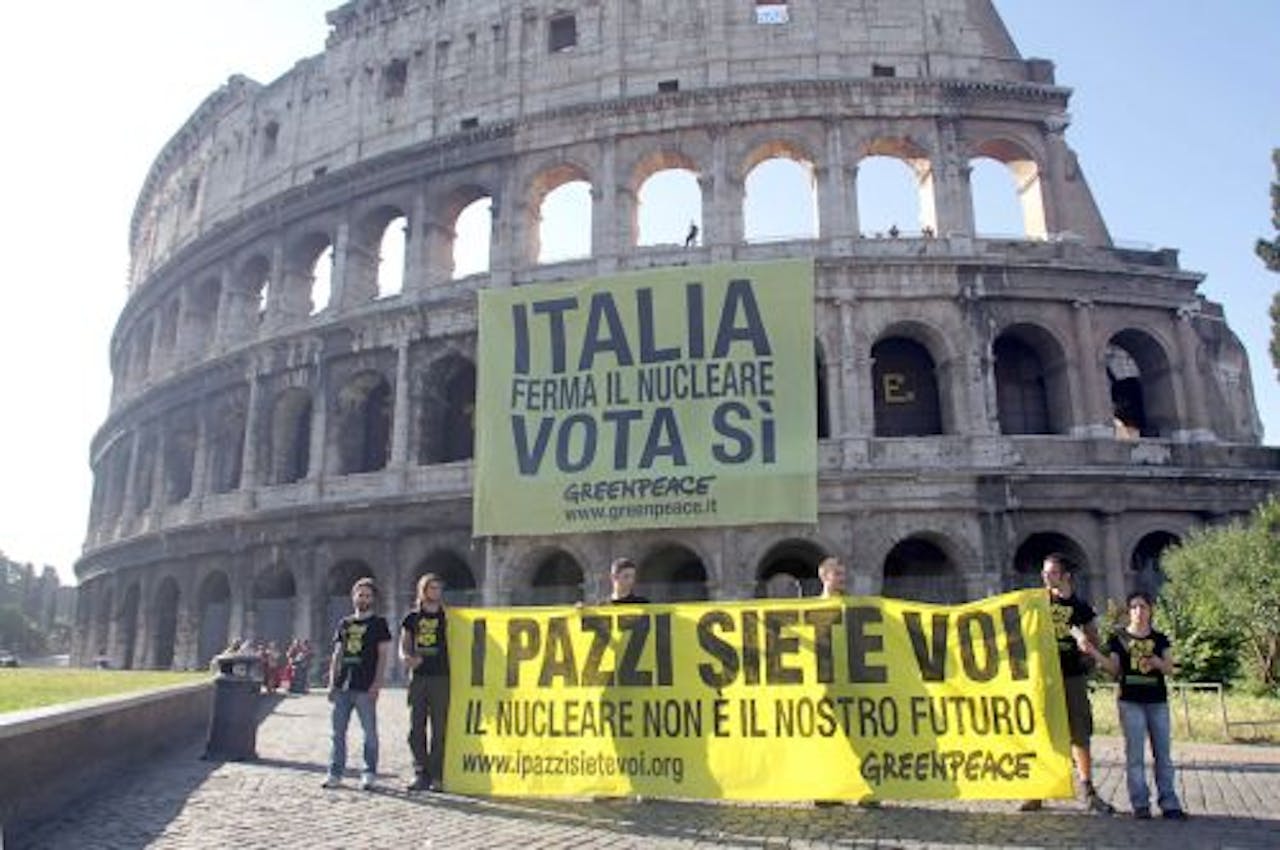 Greenpeace roept Italianen op tegen kernenergie te stemmen. EPA