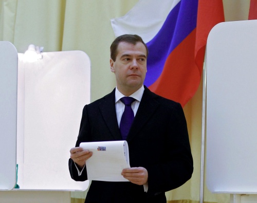 Ook de Russische president Dmitri Medvedev heeft zijn stem uitgebracht. EPA
