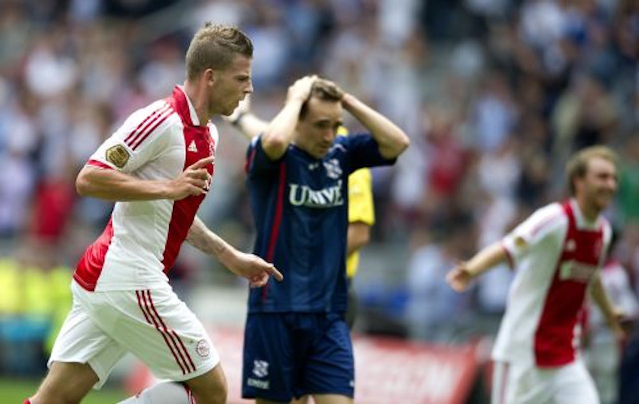 Toby Alderweireld (L) van Ajax heeft de 2-1 voor Ajax gescoord in de wedstrijd tegen Heerenveen. ANP