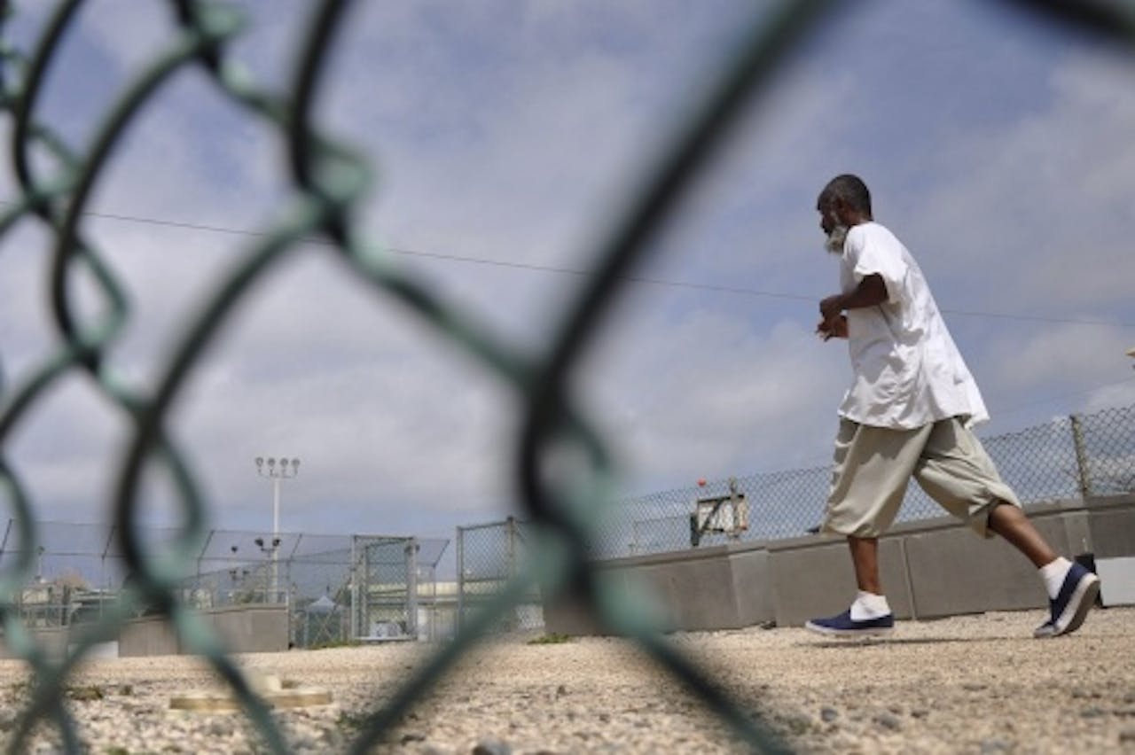 Een gevangene in Guantanomo Bay. EPA