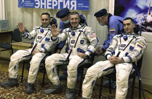 Anton Shkaplerov (L), Dan Burbank (M) en Anatoly Ivanishin. EPA
