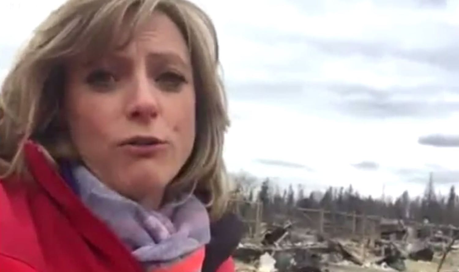 Video Eerste beelden uit verbrande stad Fort McMurray BNR Nieuwsradio