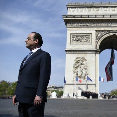 'Omstreden wet mogelijk bom onder voortbestaan partij Hollande'