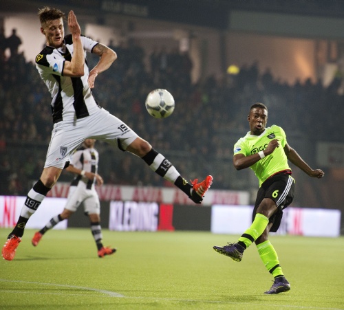 Wout Weghorst (L). ANP