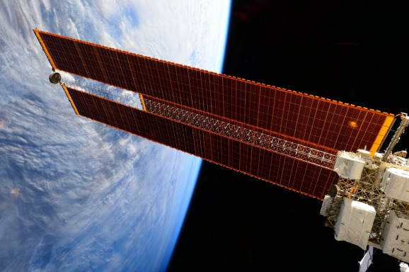 Foto: ESA/NASA - zonnepanelen op het  International Space Station (ISS)