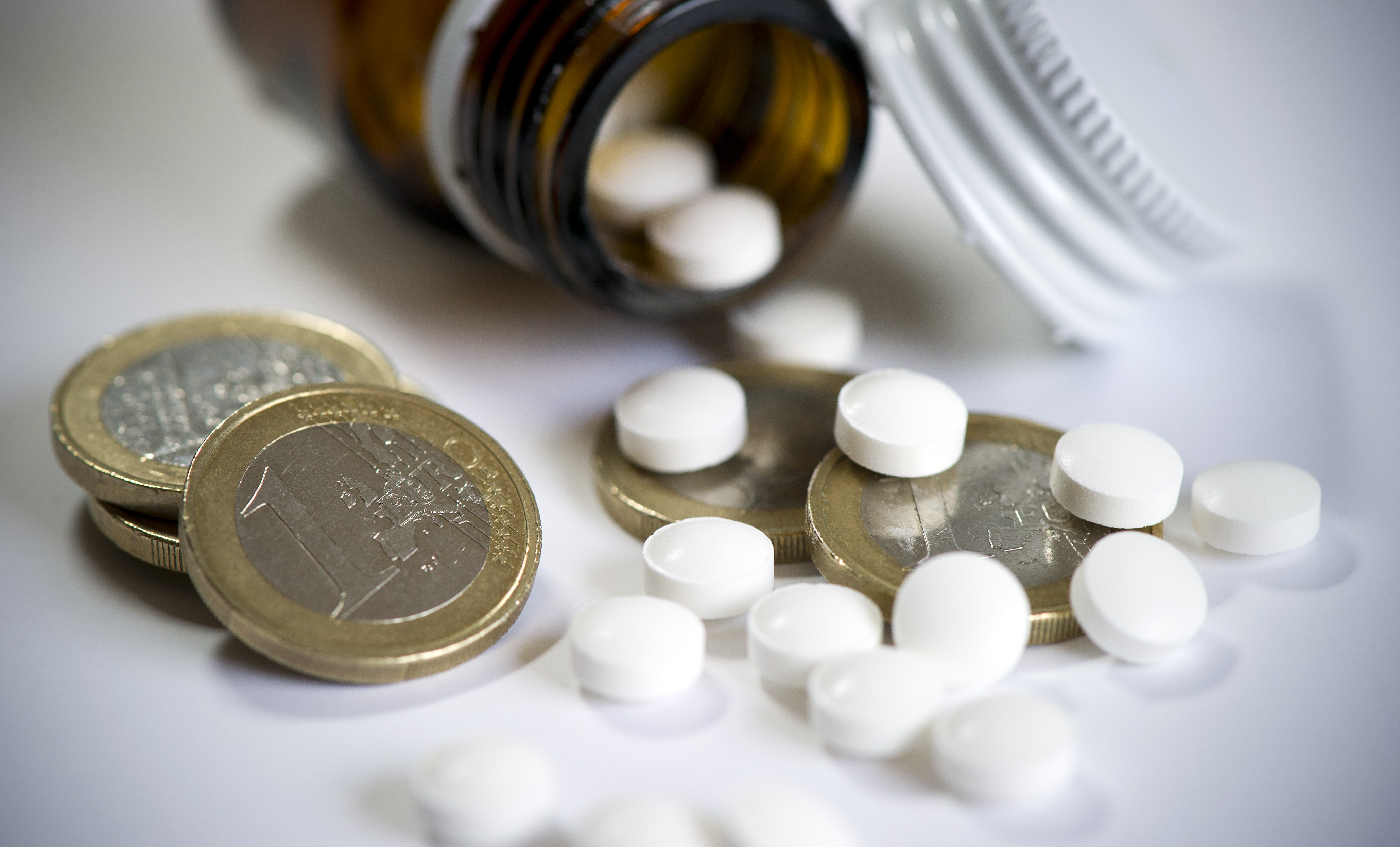 Welke afspraken heeft Schippers gemaakt over de kosten van dure medicijnen?