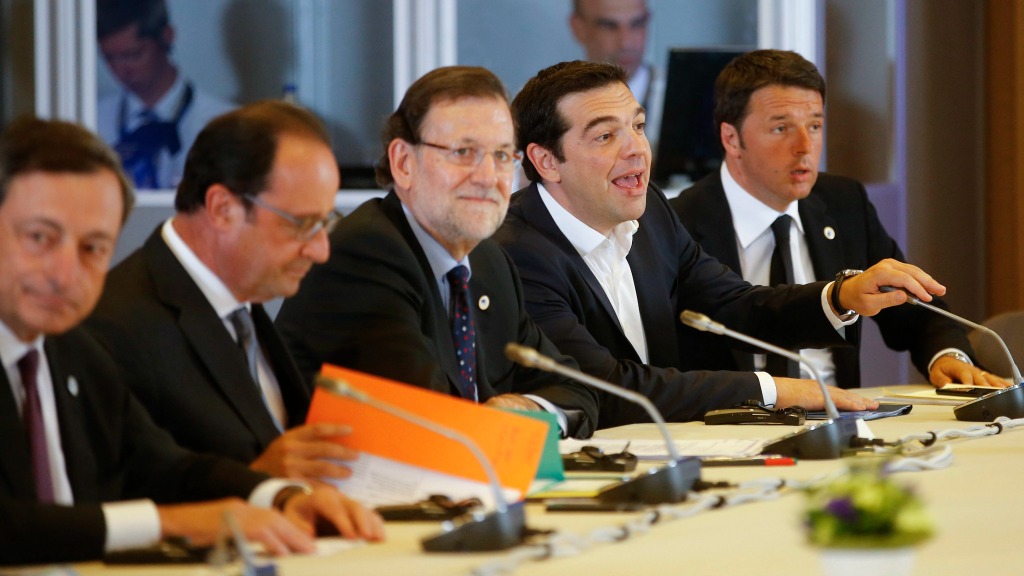 Draghi (L) en Renzi (R) op een top van de eurozone, juli 2015. Foto: ANP/EPA