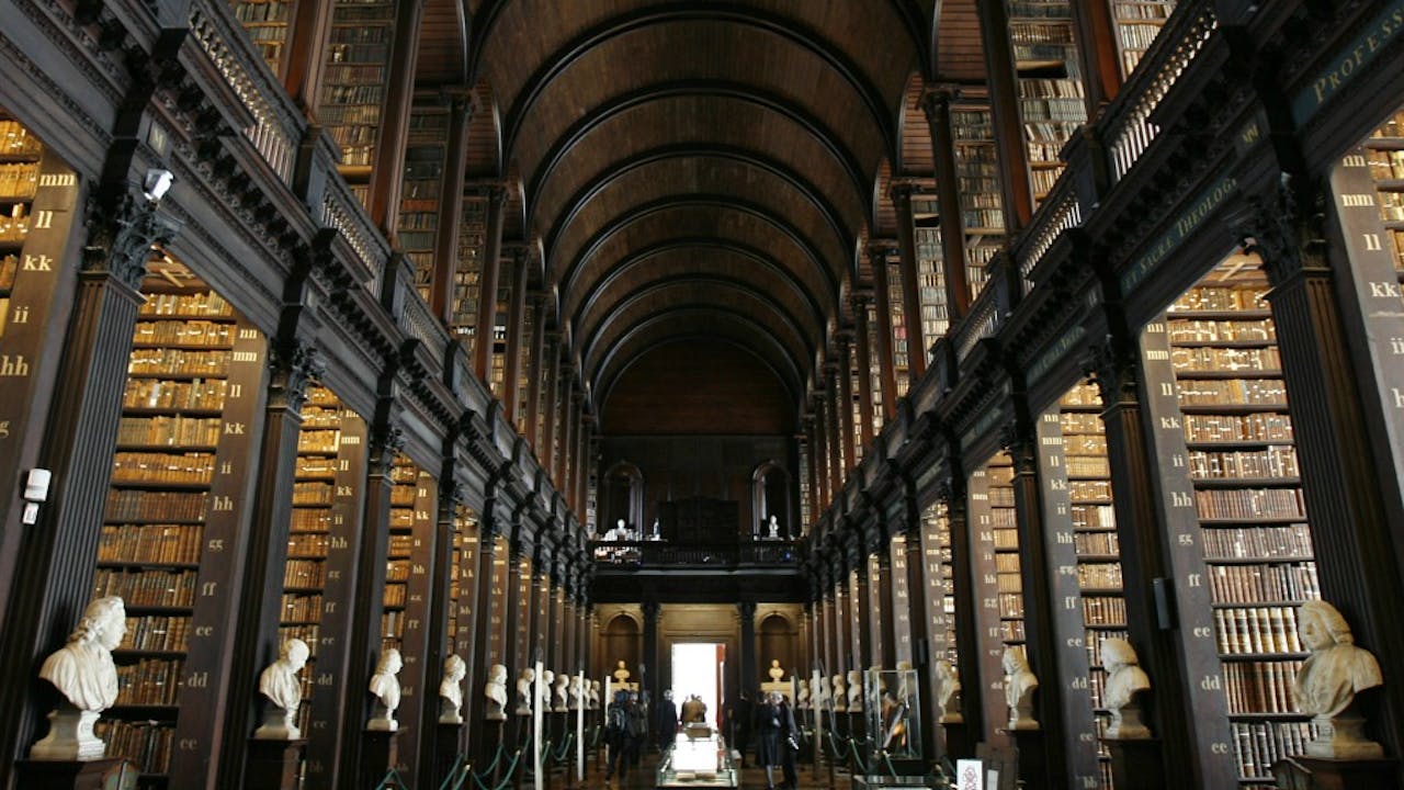 Eén van de bekendste en oudste bibliotheken ter wereld, Trinity College in het Ierse Dublin, staat vol met te verorberen empathie. Foto ANP