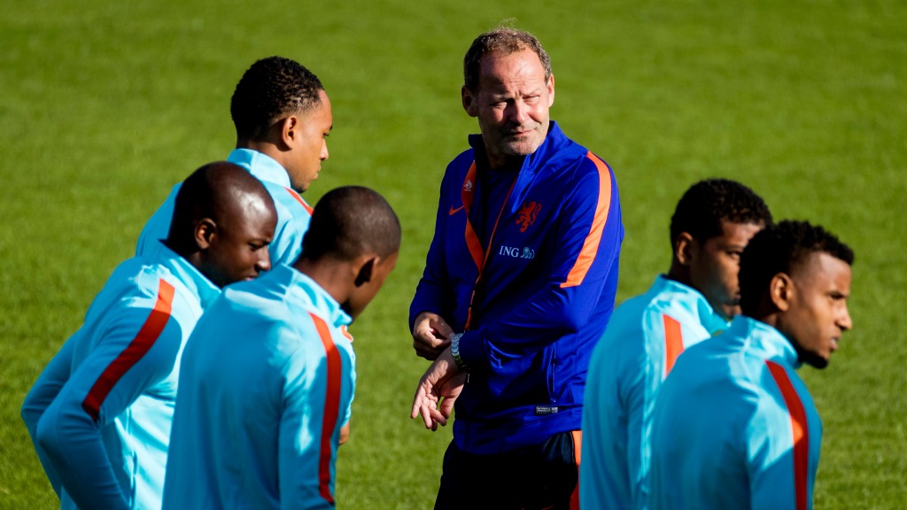 Bondscoach Danny Blind met de ploeg van Oranje. Foto ANP